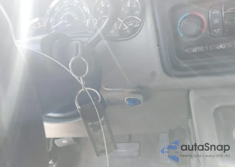 2005 Chevrolet Silverado 1500 Z71 from USA, damaged, VIN 2GCEK13T151250855